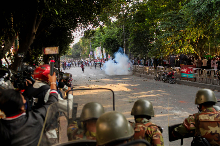 Protesters clash with security forces in Dhaka.
