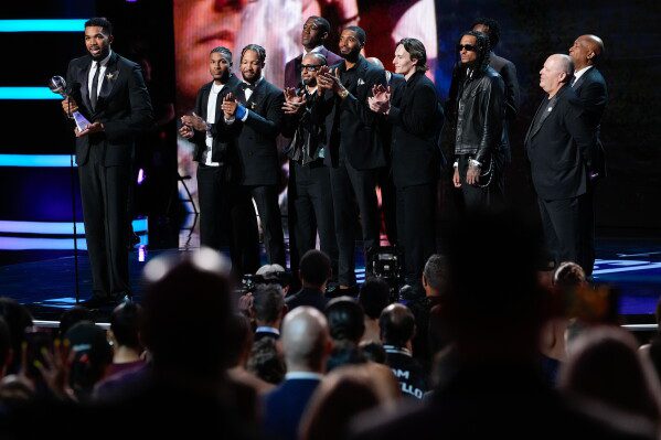 Members of the New York Knicks accepts the best team award at the ESPY Awards in the David H. Koch Theater at Lincoln Center Wednesday, July 15, 2026, in New York. (AP Photo/Frank Franklin II)